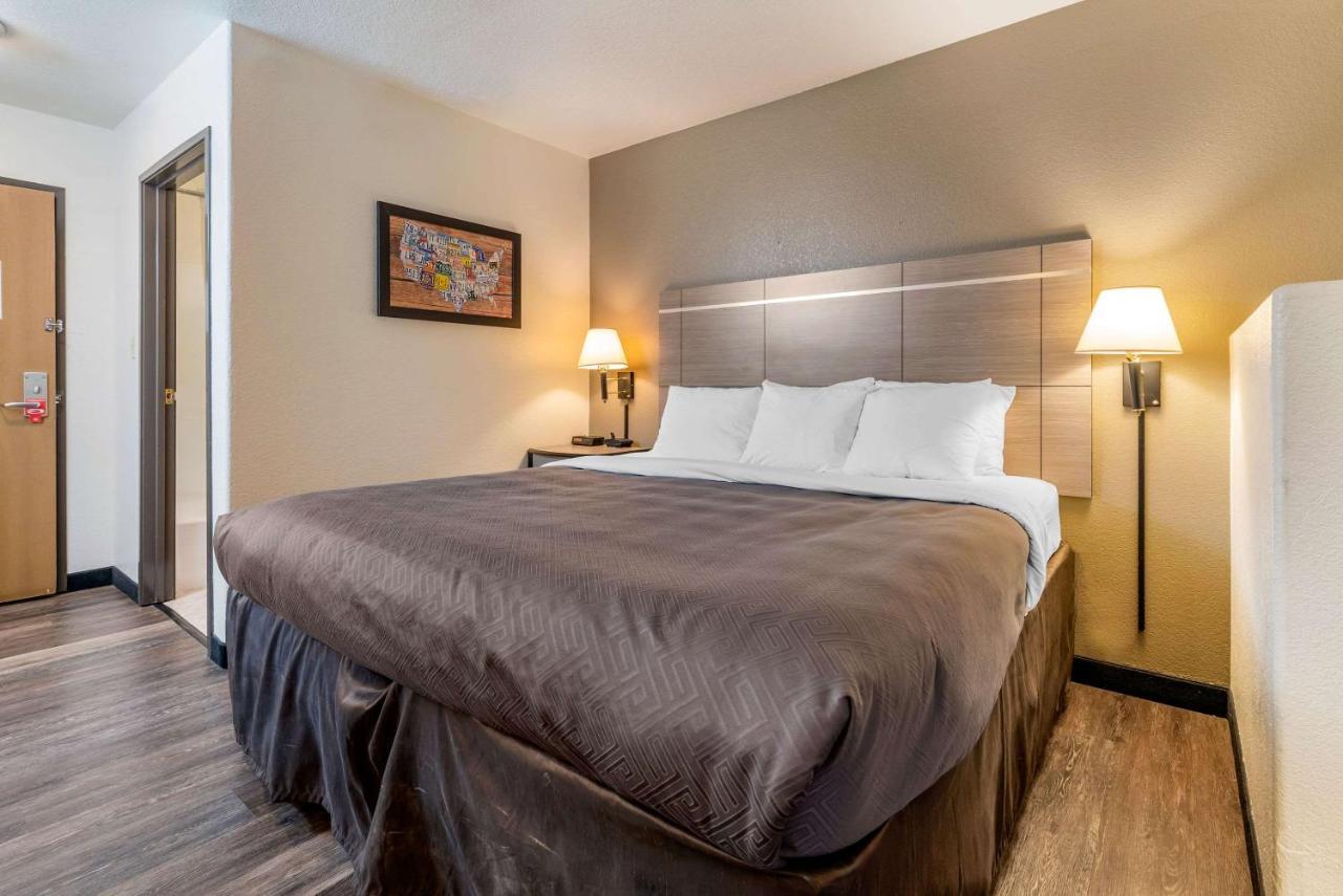 פואבלו Econo Lodge מראה חיצוני תמונה