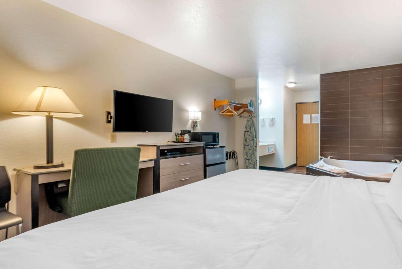 פואבלו Econo Lodge מראה חיצוני תמונה