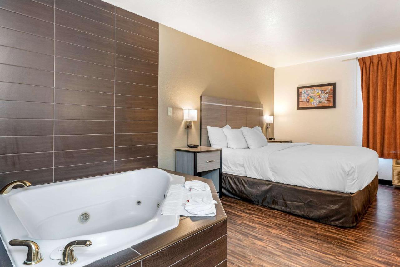 פואבלו Econo Lodge מראה חיצוני תמונה
