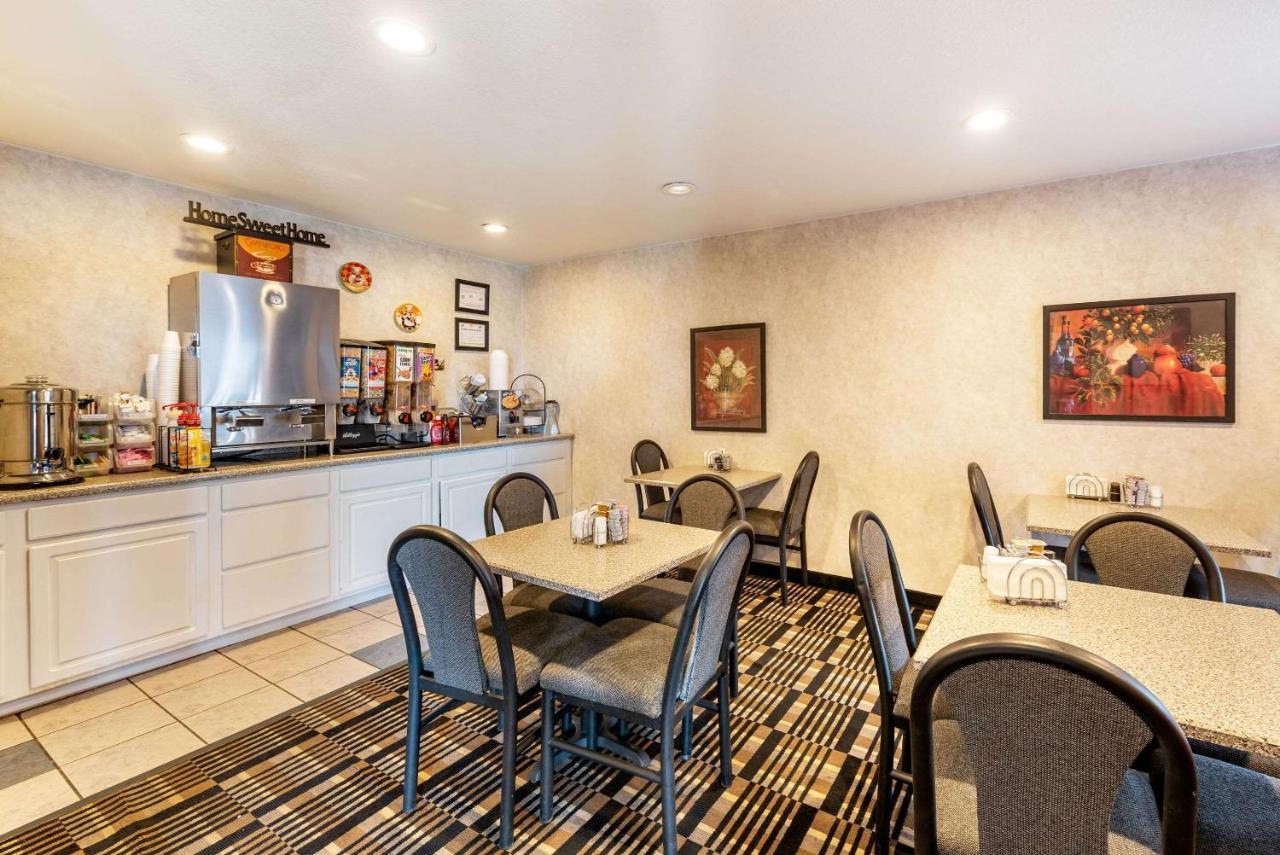 פואבלו Econo Lodge מראה חיצוני תמונה