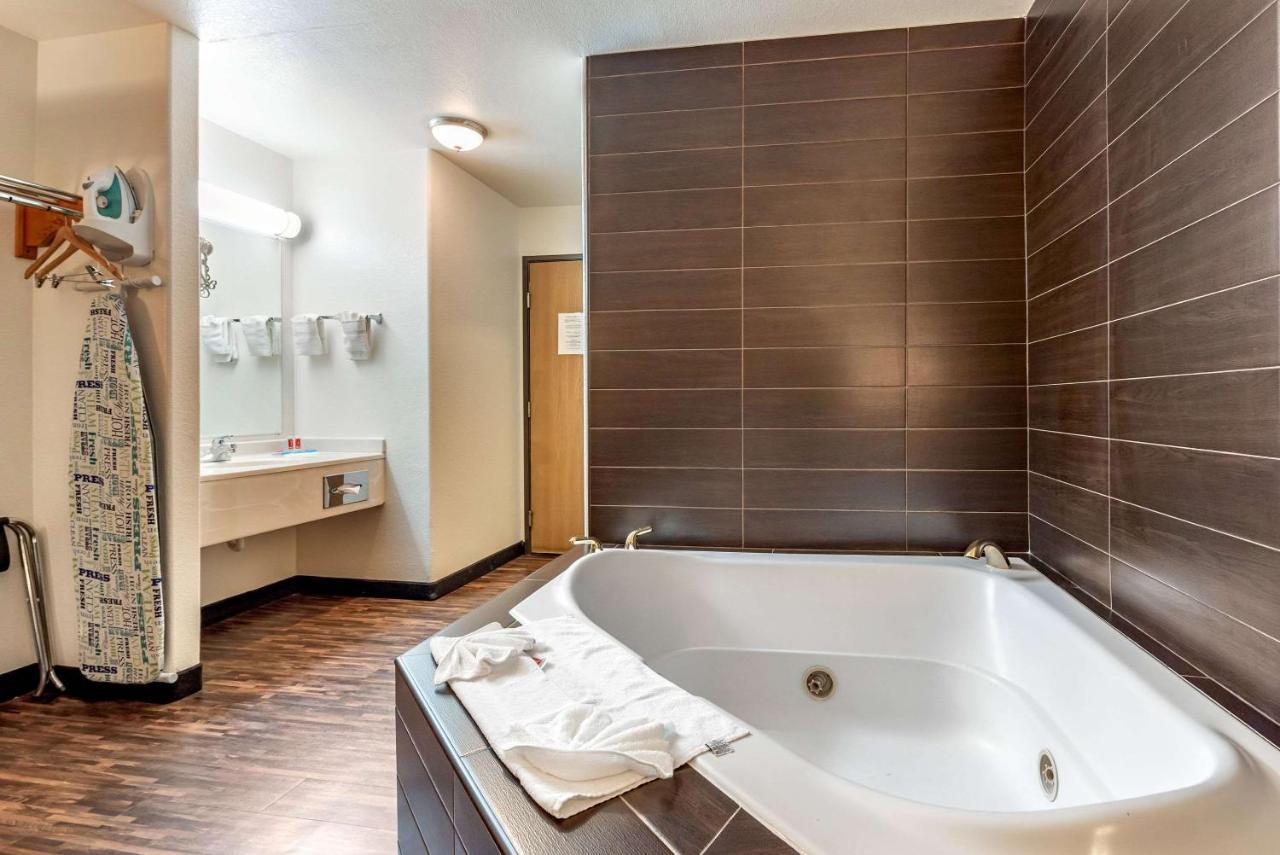 פואבלו Econo Lodge מראה חיצוני תמונה