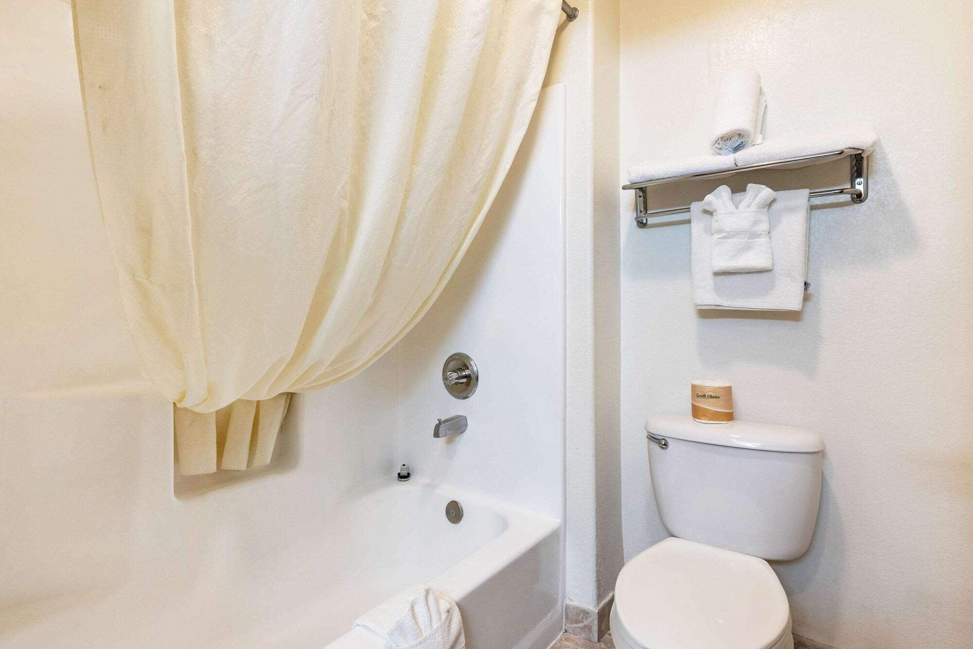 פואבלו Econo Lodge מראה חיצוני תמונה