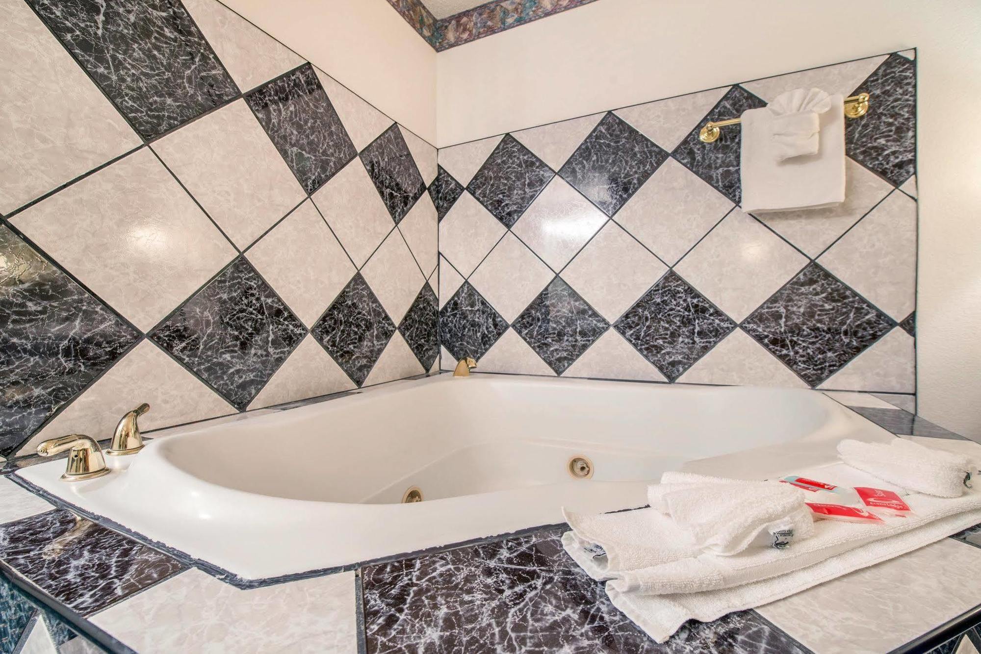 פואבלו Econo Lodge מראה חיצוני תמונה